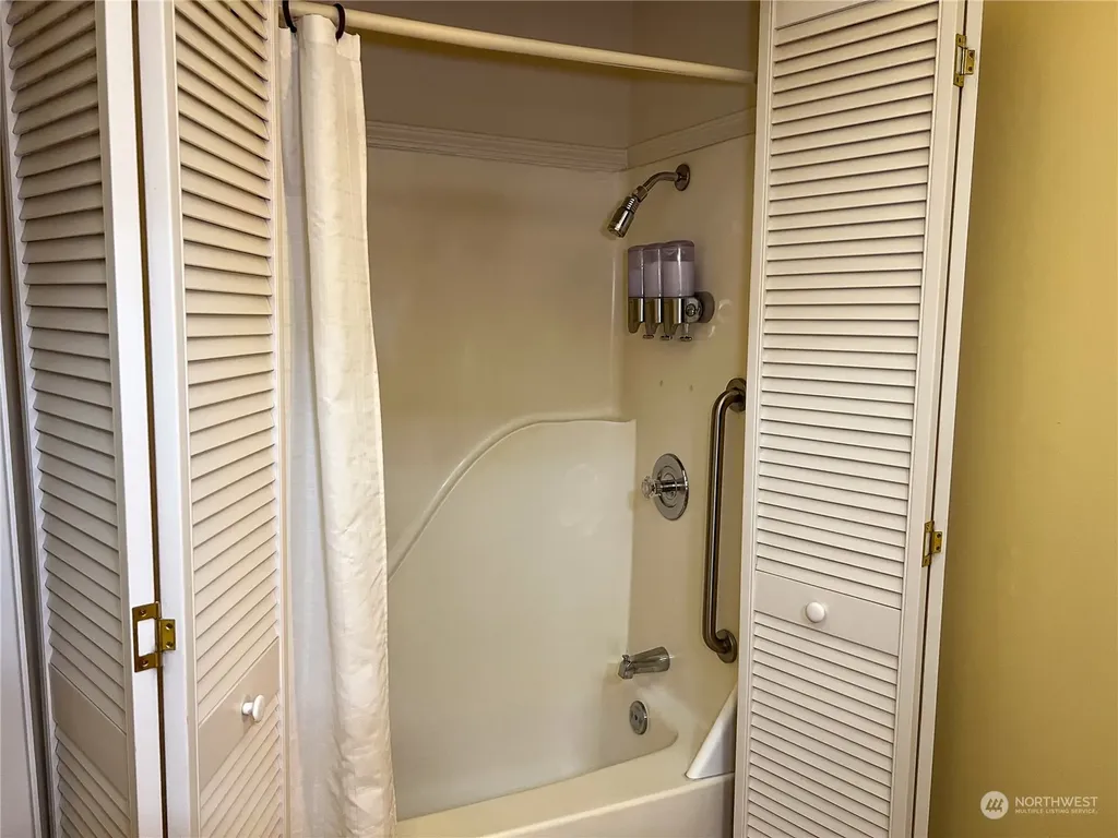 7251 Oak Bay Road Port Ludlow WA 98365