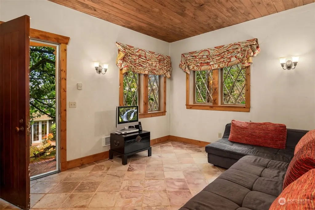 3802 E John Street Seattle WA 98112