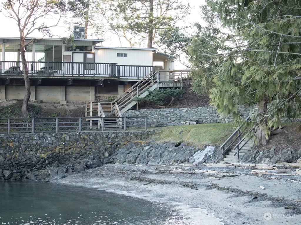 2940 Cedar Avenue Lummi Island WA 98262