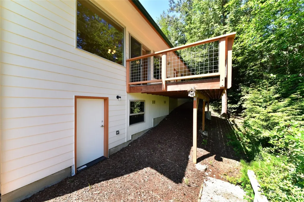 2940 Cedar Avenue Lummi Island WA 98262