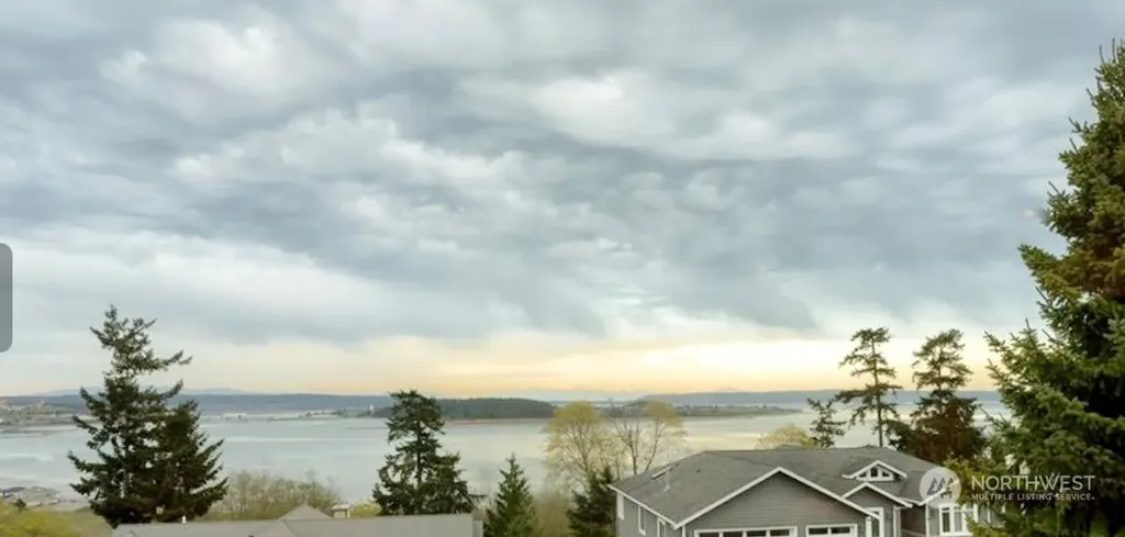 2331 SW Freund Street Oak Harbor WA 98277