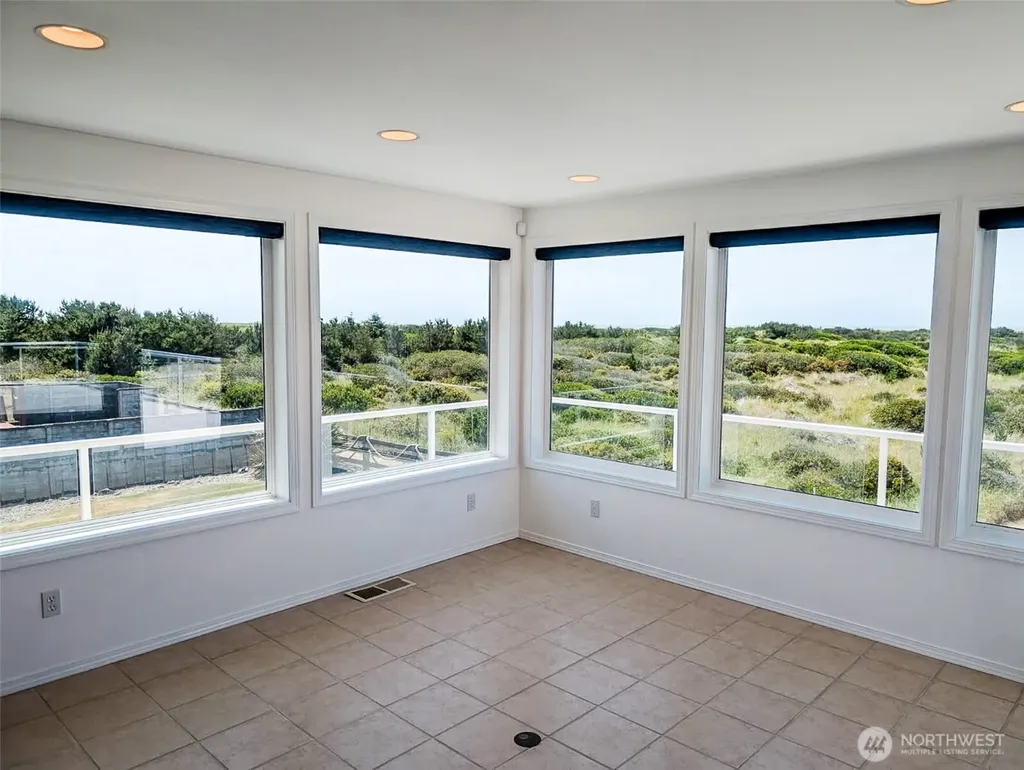 935 S Sand Dune Avenue SW Ocean Shores WA 98569