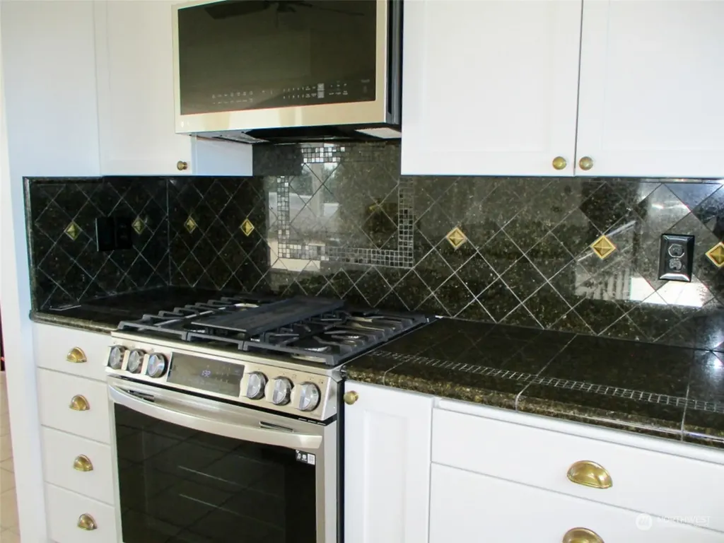 935 S Sand Dune Avenue SW Ocean Shores WA 98569