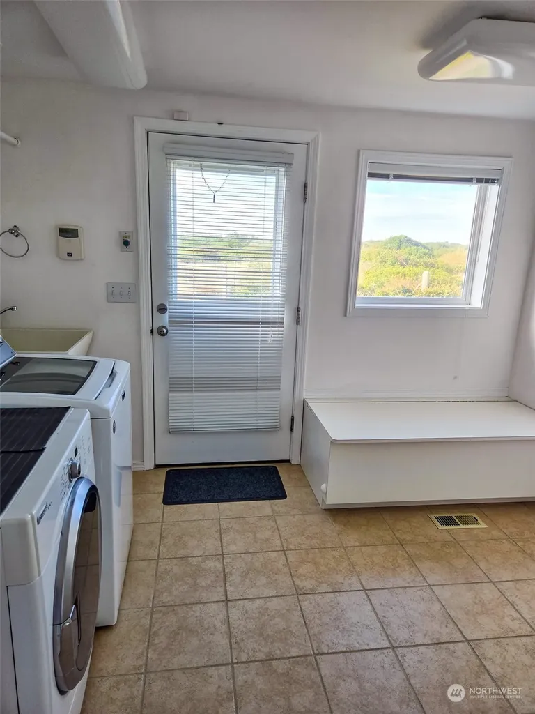 935 S Sand Dune Avenue SW Ocean Shores WA 98569