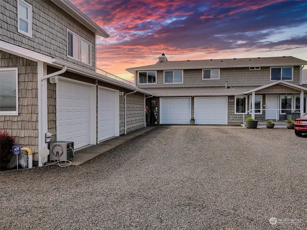 935 S Sand Dune Avenue SW Ocean Shores WA 98569