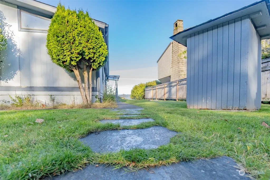 8552 NE Gordon Drive Bainbridge Island WA 98110