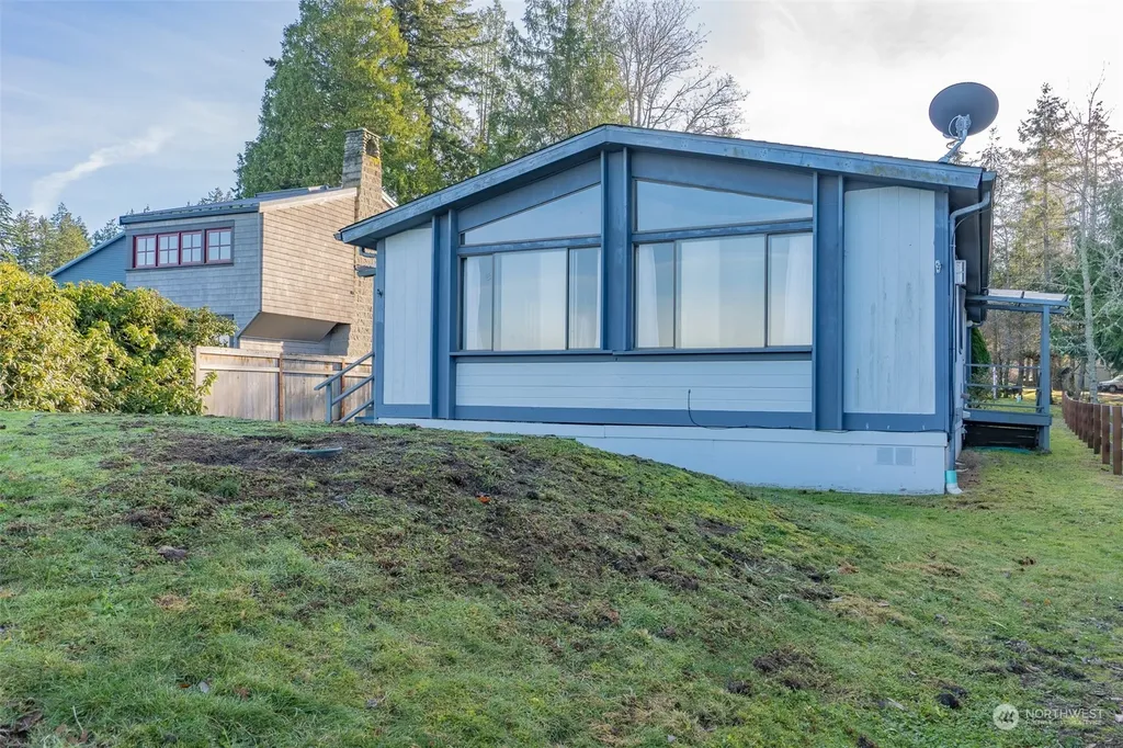 8552 NE Gordon Drive Bainbridge Island WA 98110