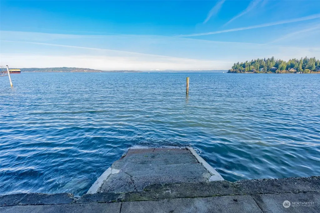 8552 NE Gordon Drive Bainbridge Island WA 98110