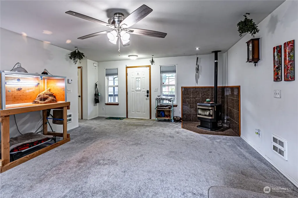 604 Nieland Loop SE Rainier WA 98576