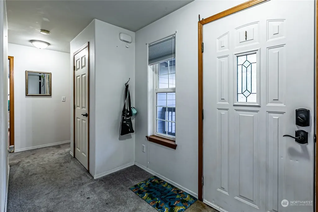 604 Nieland Loop SE Rainier WA 98576