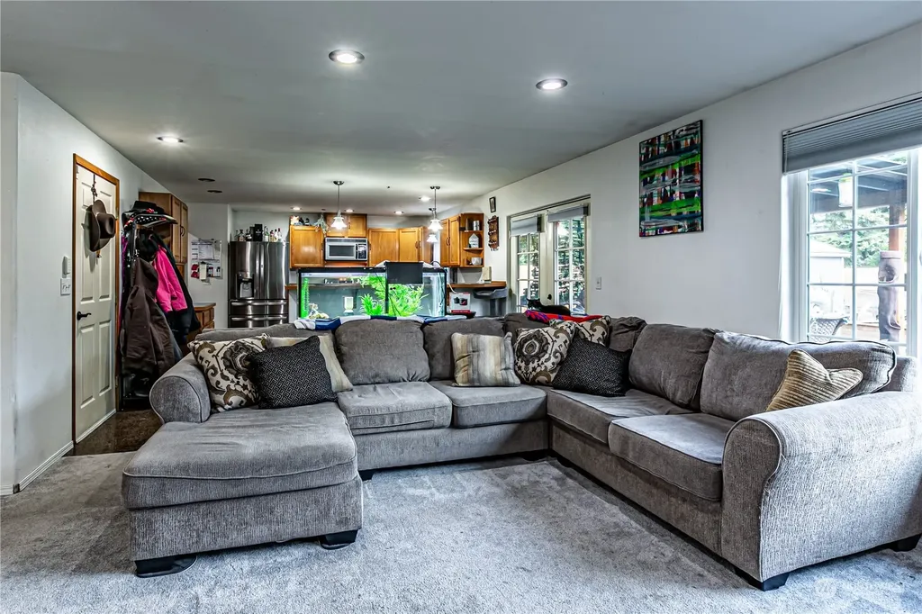 604 Nieland Loop SE Rainier WA 98576
