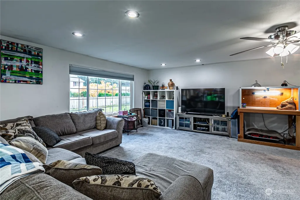 604 Nieland Loop SE Rainier WA 98576