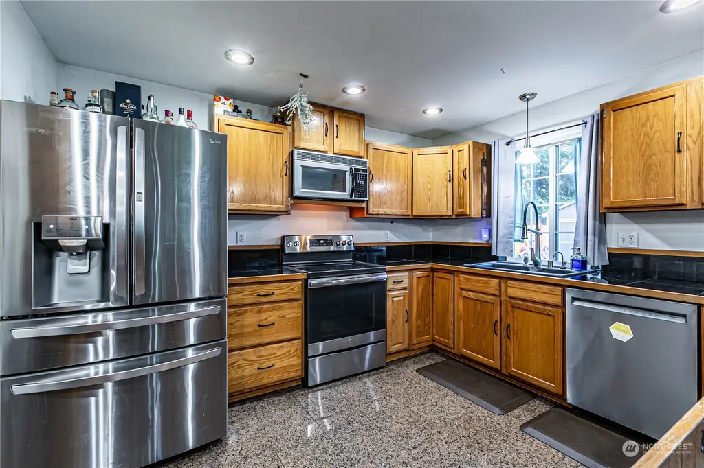 604 Nieland Loop SE Rainier WA 98576