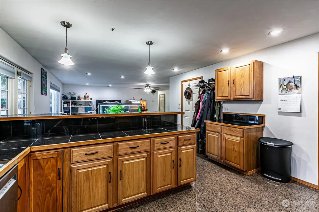 604 Nieland Loop SE Rainier WA 98576