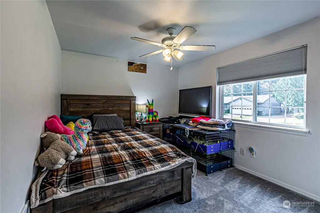 604 Nieland Loop SE Rainier WA 98576