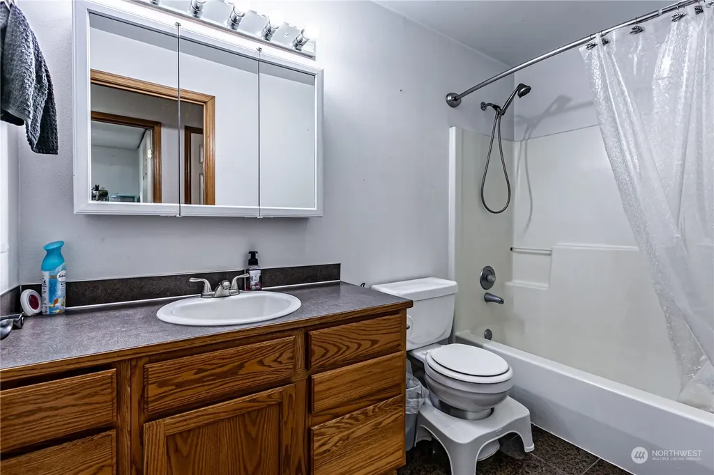 604 Nieland Loop SE Rainier WA 98576