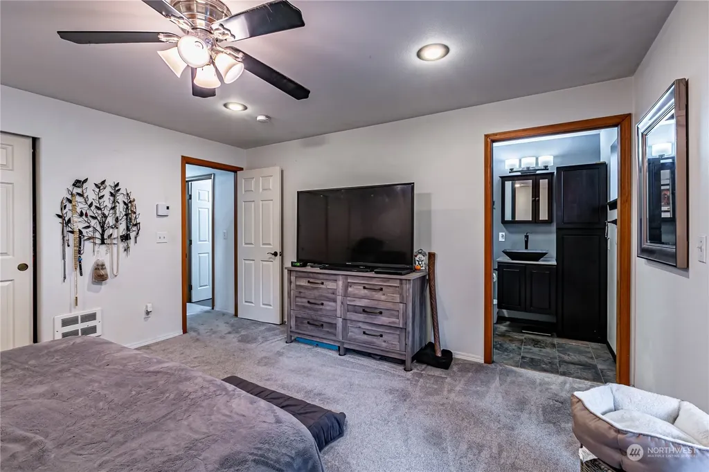604 Nieland Loop SE Rainier WA 98576