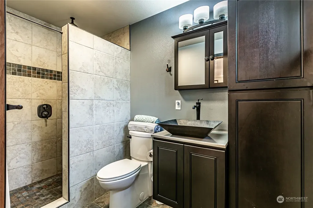 604 Nieland Loop SE Rainier WA 98576