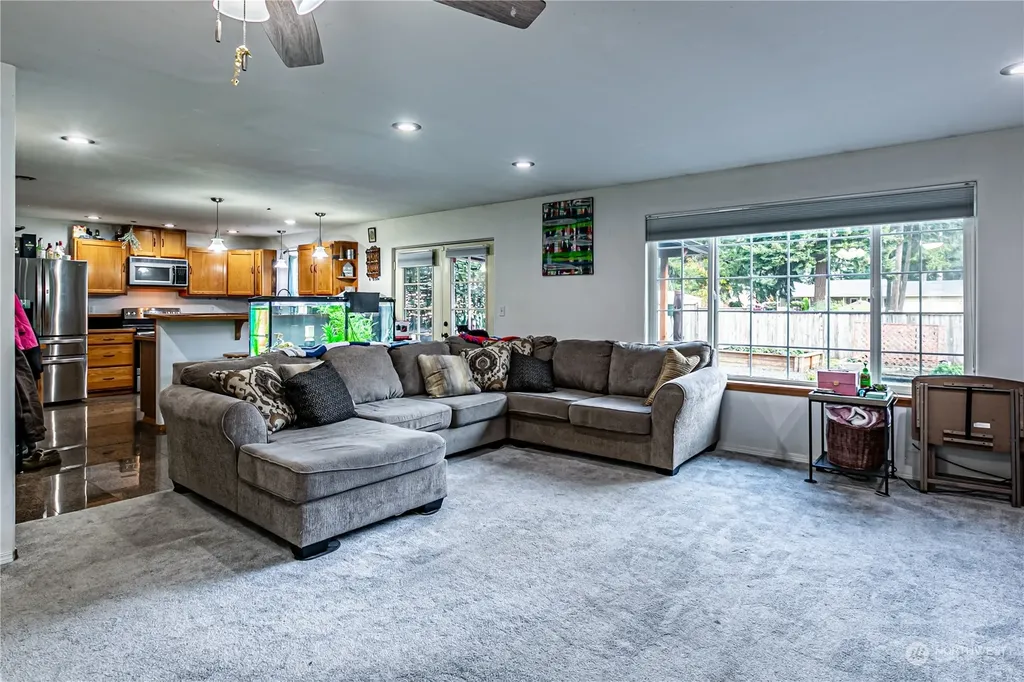 604 Nieland Loop SE Rainier WA 98576