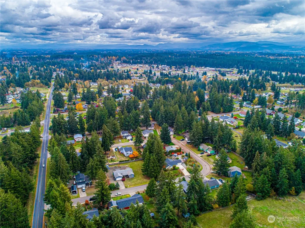 604 Nieland Loop SE Rainier WA 98576
