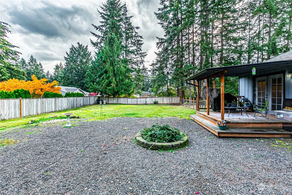 604 Nieland Loop SE Rainier WA 98576