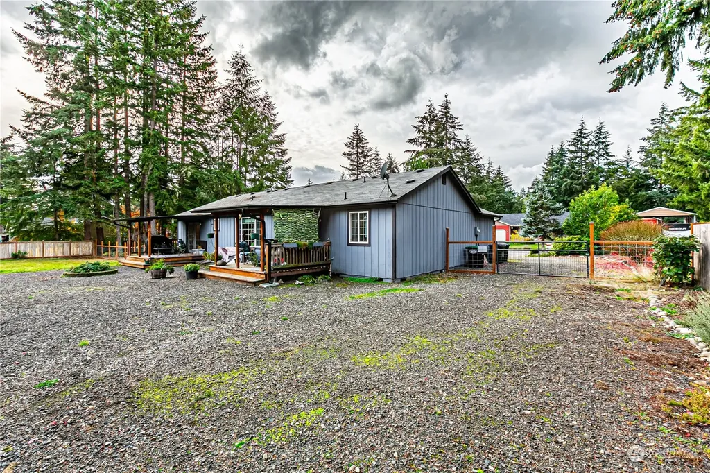 604 Nieland Loop SE Rainier WA 98576