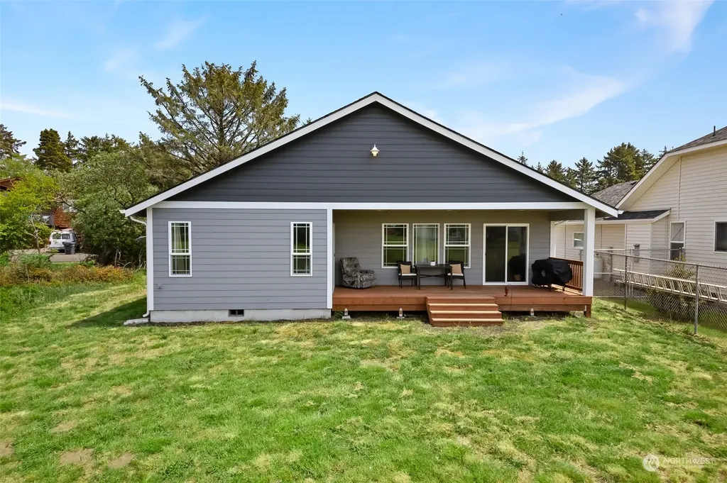 571 Puffin Avenue NE Ocean Shores WA 98569