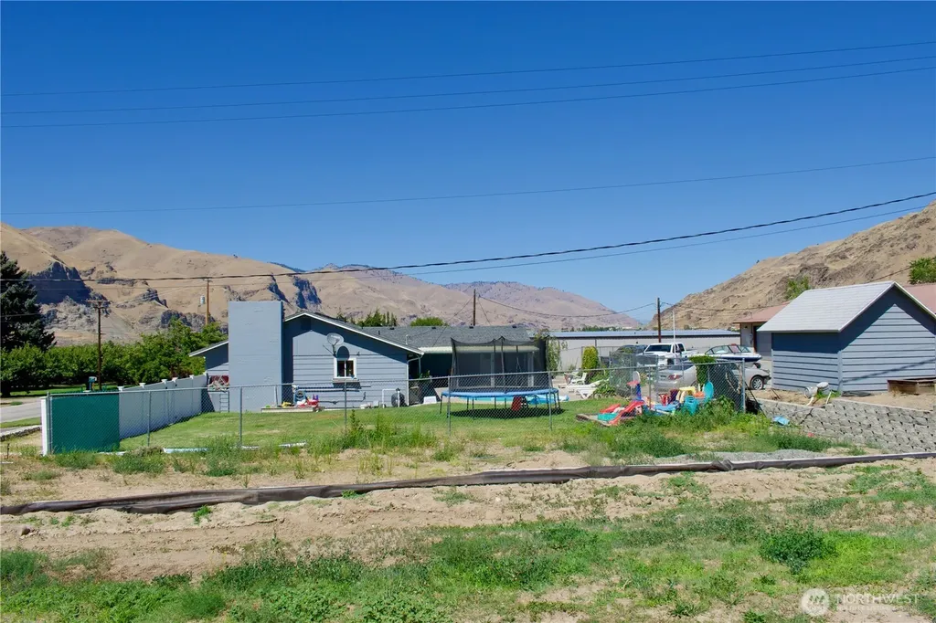 4477 NW Cascade Avenue East Wenatchee WA 98802