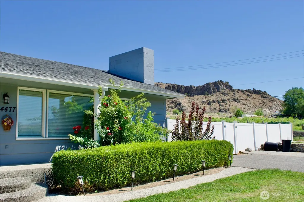 4477 NW Cascade Avenue East Wenatchee WA 98802