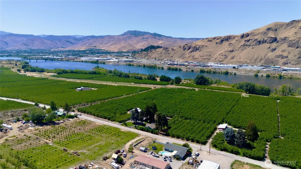 4477 NW Cascade Avenue East Wenatchee WA 98802