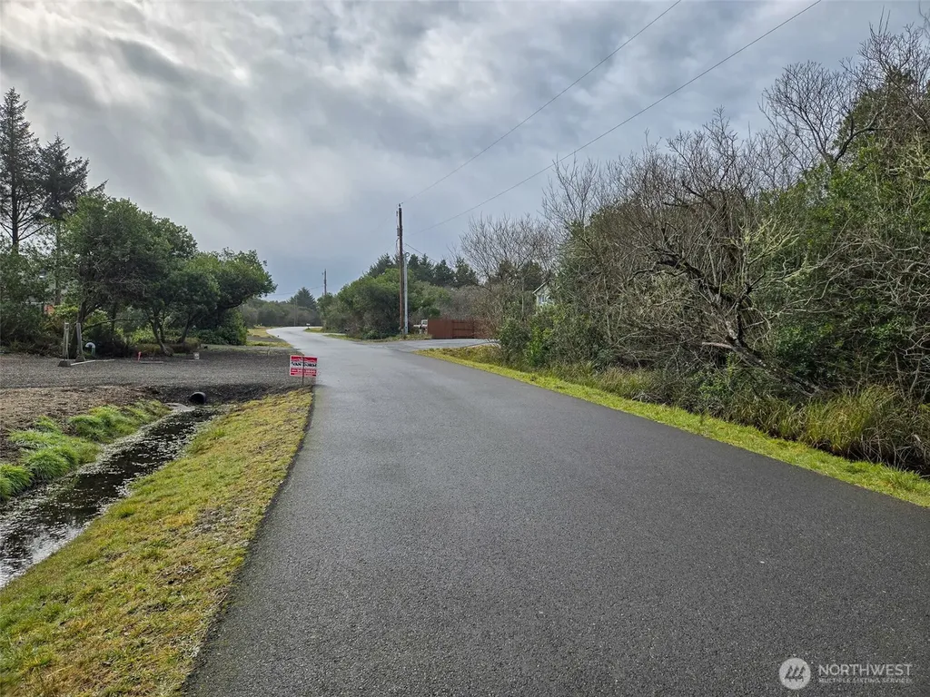 318 N Wynoochee Drive SW Ocean Shores WA 98569