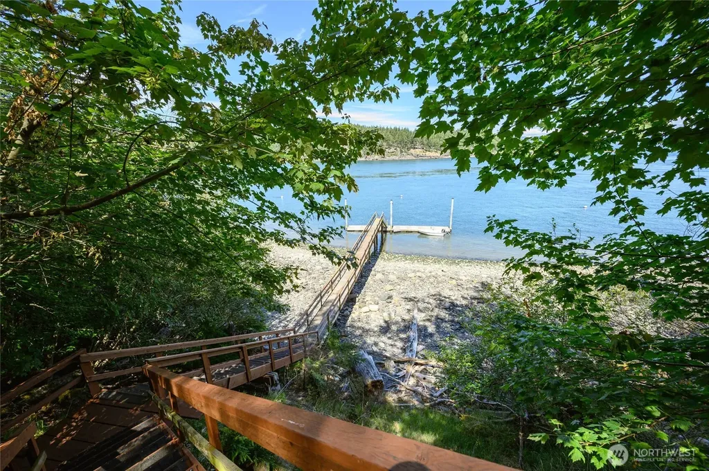 0 Peavine Way Obstruction Island WA 98279