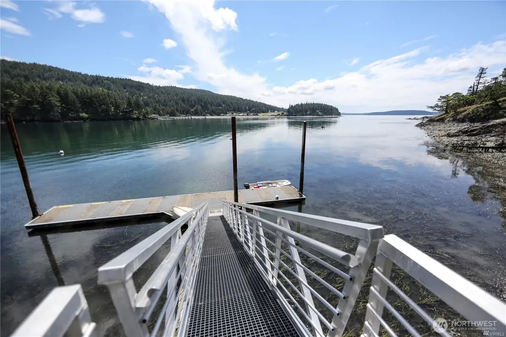 0 Peavine Way Obstruction Island WA 98279