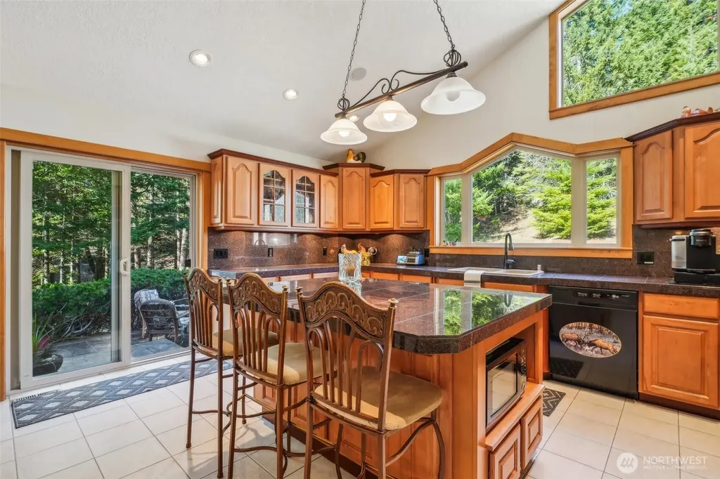 232 Upper Lakeview Road Underwood WA 98672