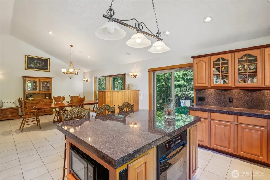 232 Upper Lakeview Road Underwood WA 98672