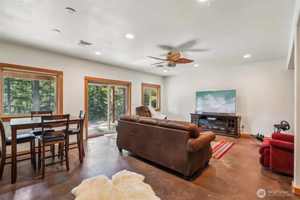 232 Upper Lakeview Road Underwood WA 98672