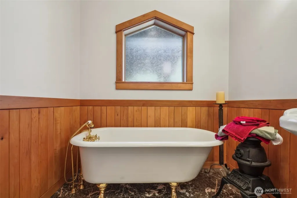 232 Upper Lakeview Road Underwood WA 98672