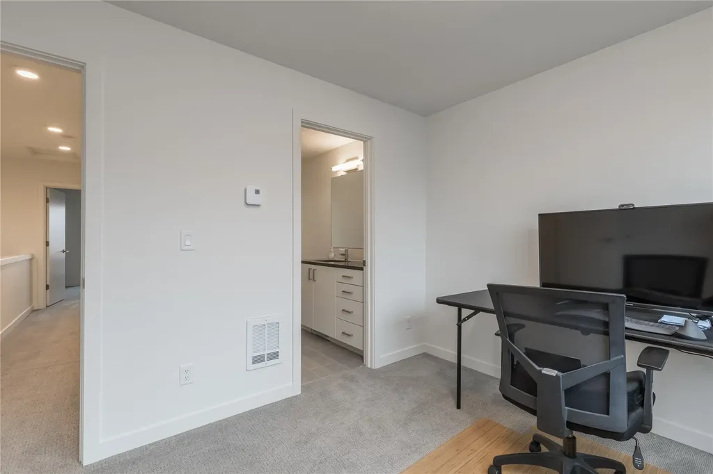 32779 Madrona Avenue SE Black Diamond WA 98010