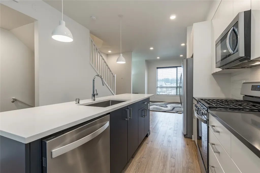 32779 Madrona Avenue SE Black Diamond WA 98010