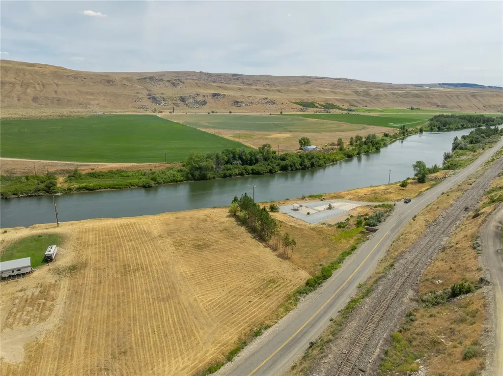 624 Monse River Road Brewster WA 98812