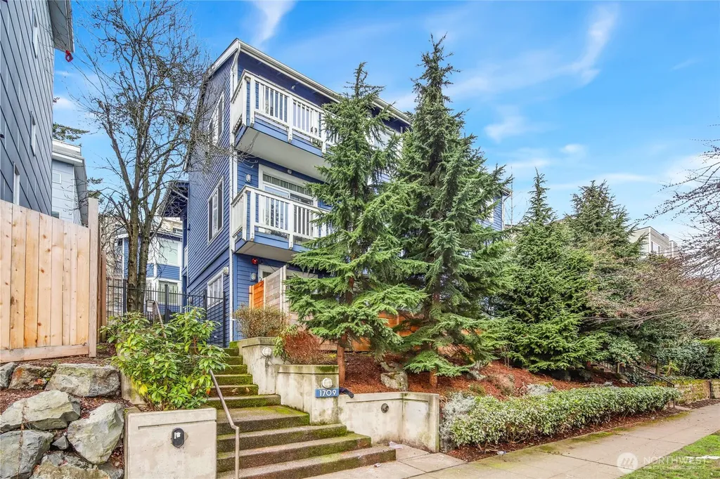 1709 18th Avenue Seattle WA 98122