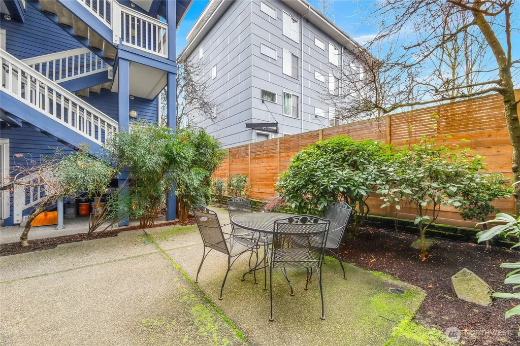 1709 18th Avenue Seattle WA 98122