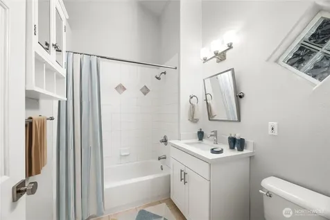 1709 18th Avenue Seattle WA 98122