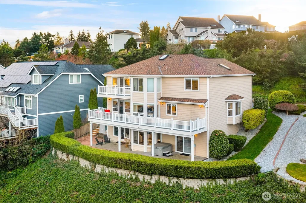 4320 Country Club Drive NE Tacoma WA 98422
