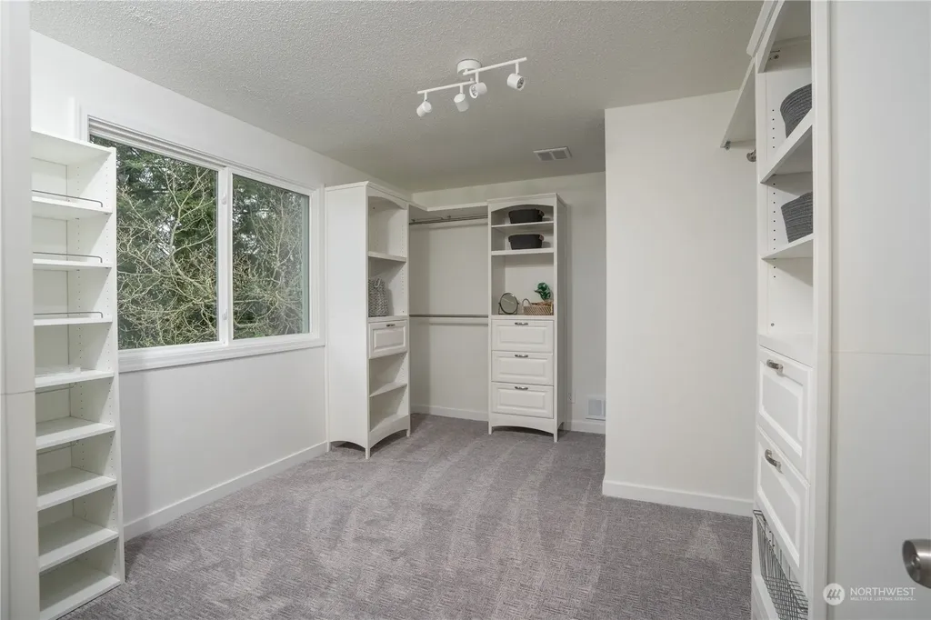 32520 30th Avenue SW Federal Way WA 98023