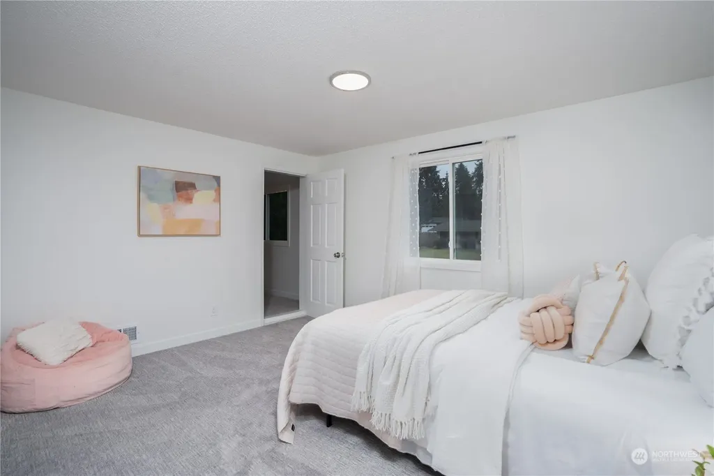 32520 30th Avenue SW Federal Way WA 98023