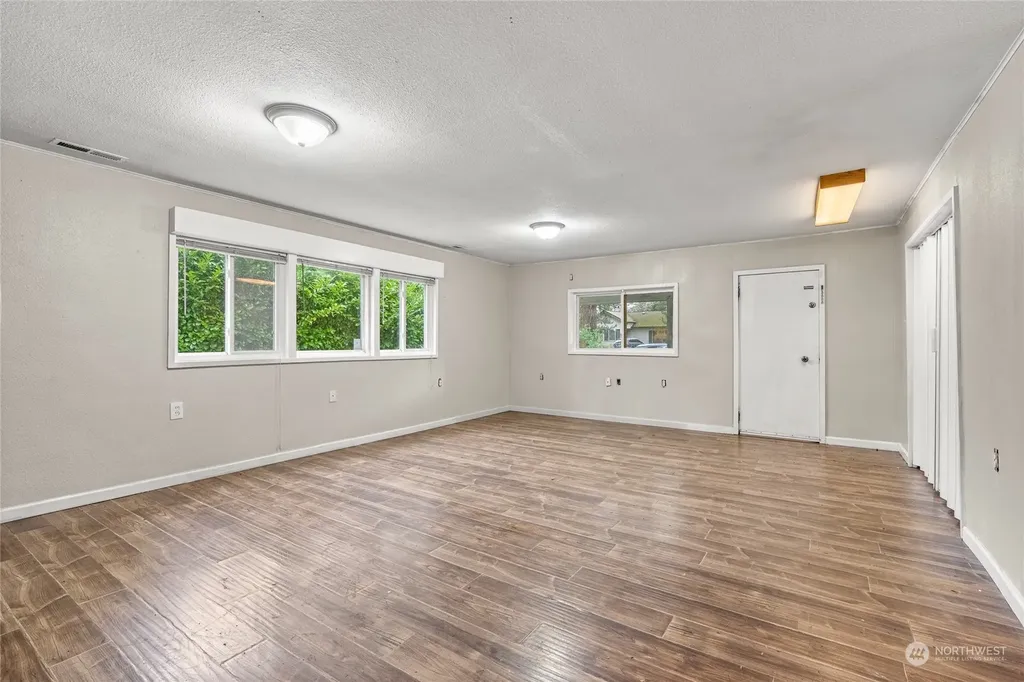 12624 Glenwood Avenue SW Lakewood WA 98499