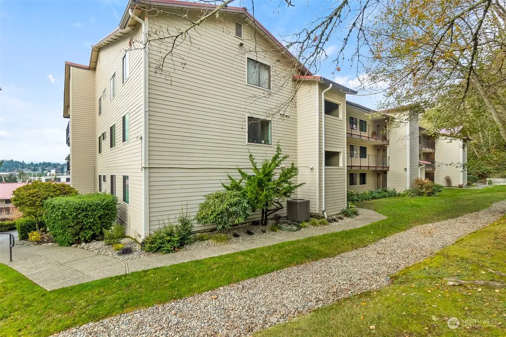 908 East Bay Drive NE Olympia WA 98506