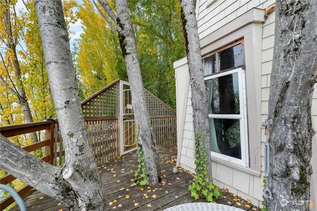 1705 Perkins Lane Seattle WA 98199