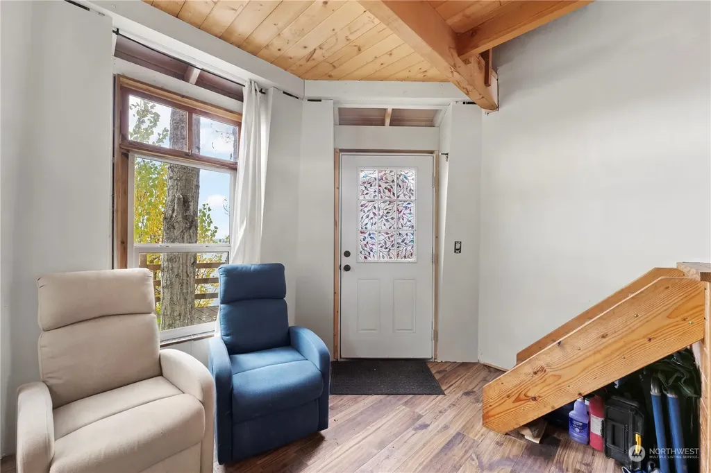 1705 Perkins Lane Seattle WA 98199